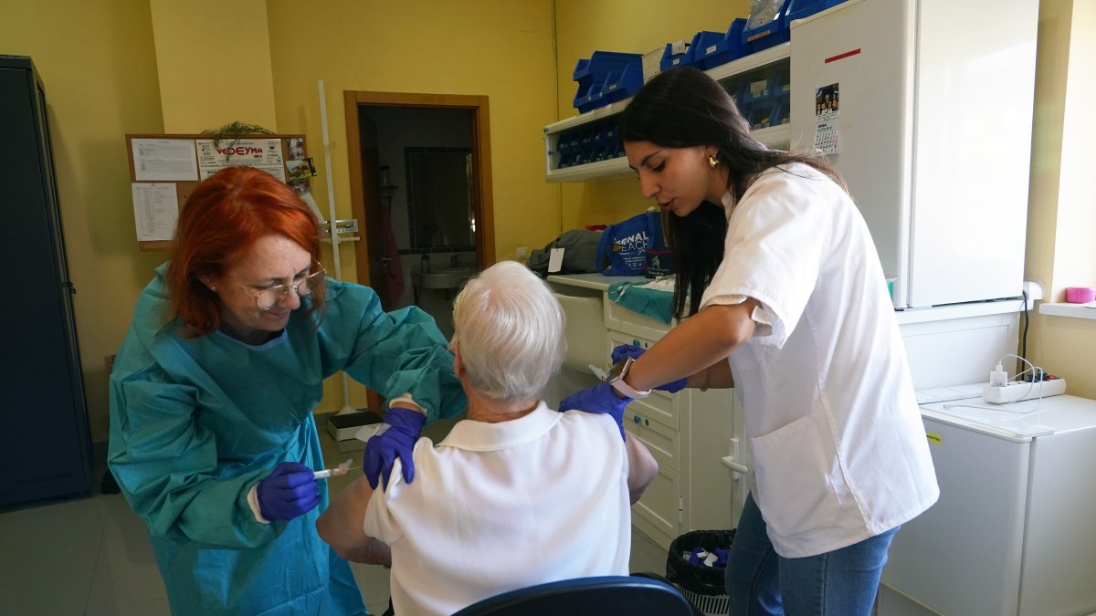 En la actualidad ya pueden vacunarse contra la gripe todos los mayores de 60 años en Andalucía.