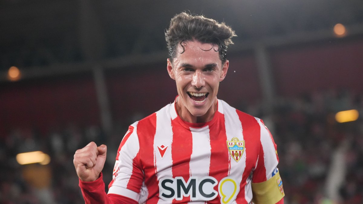 Arribas celebra su gol al Oviedo en el Estadio de los Juegos Mediterráneos.