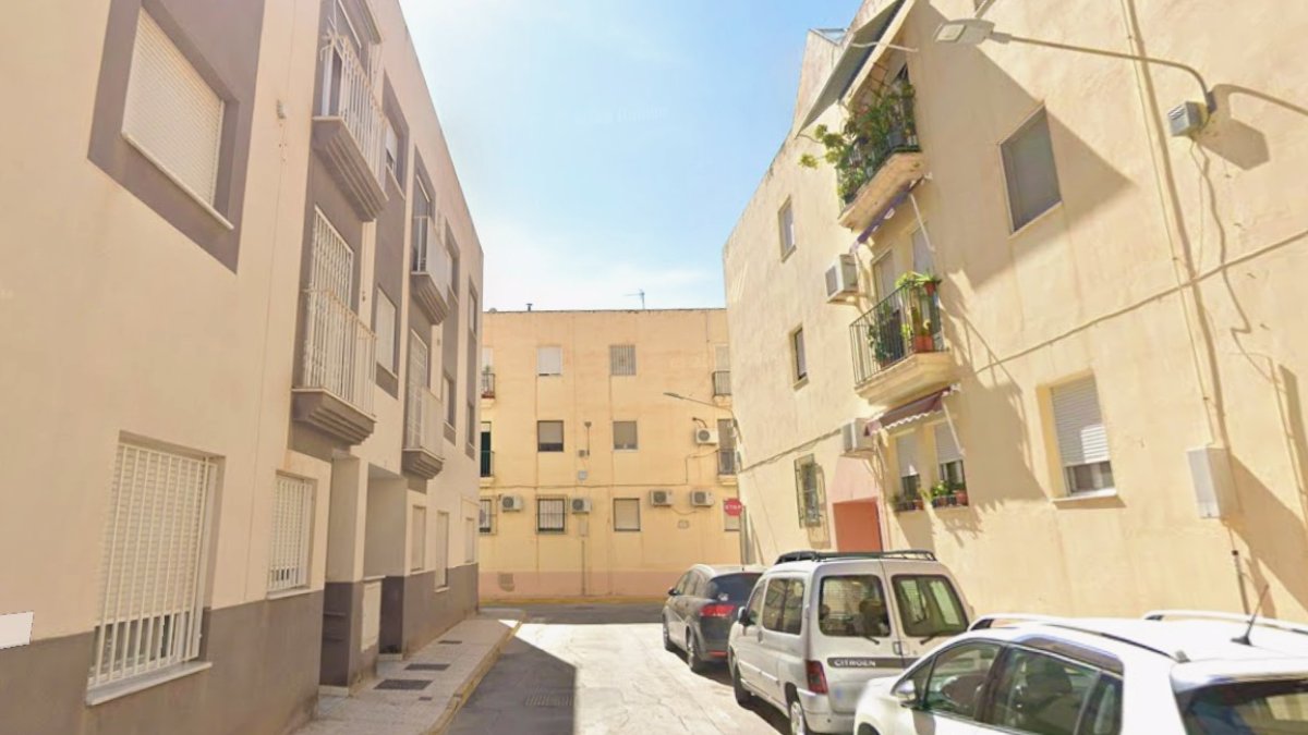 Calle Jaén de Albox, donde se encuentra la vivienda donde tuvo lugar la intoxicación.