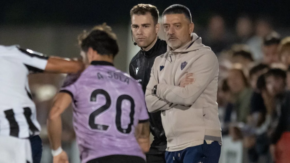 García Pimienta aplaude la gran respuesta de Álex Sola en su vuelta al equipo.