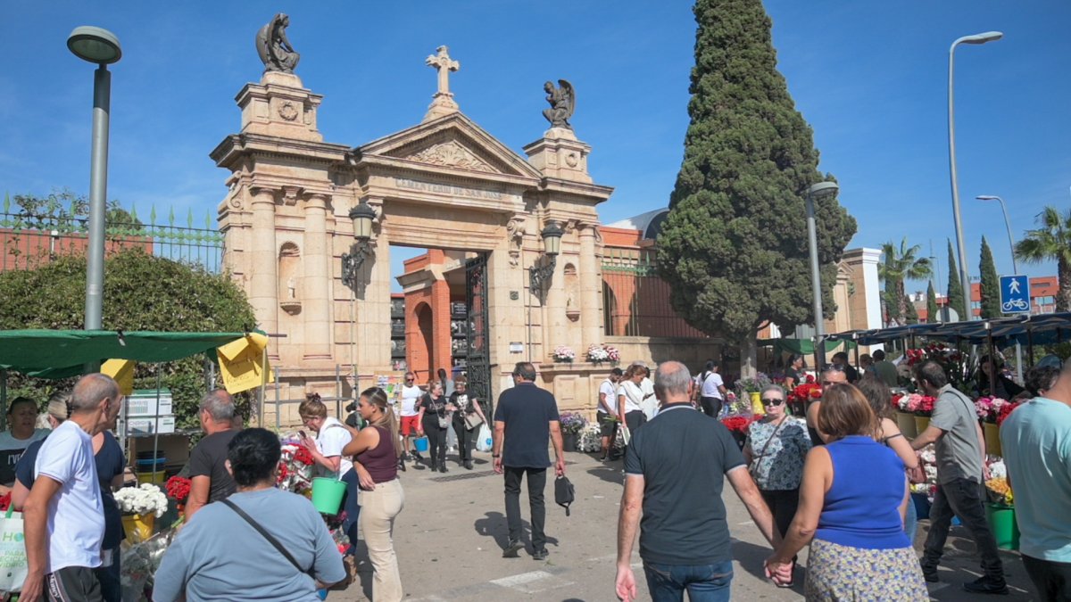 Fotografía de archivo de la entrada del Cementerio de San José de Almería capital.
