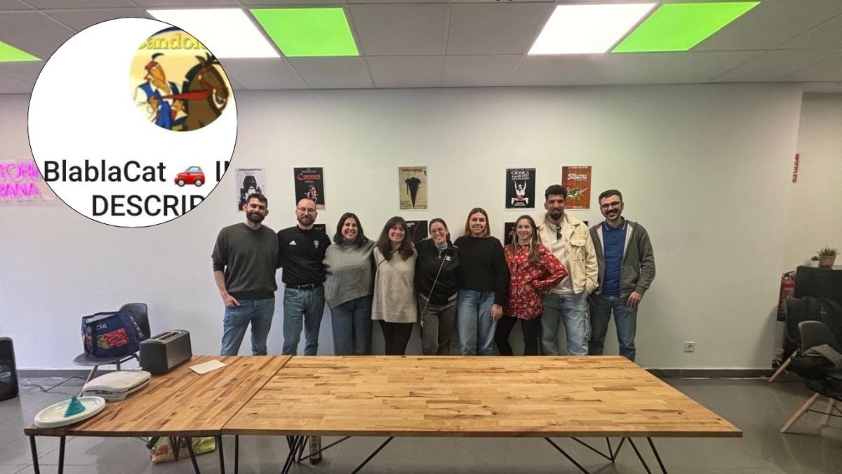 Imagen de la junta directiva de la Peña Andaluza La Gata junto a la foto de perfil del grupo.