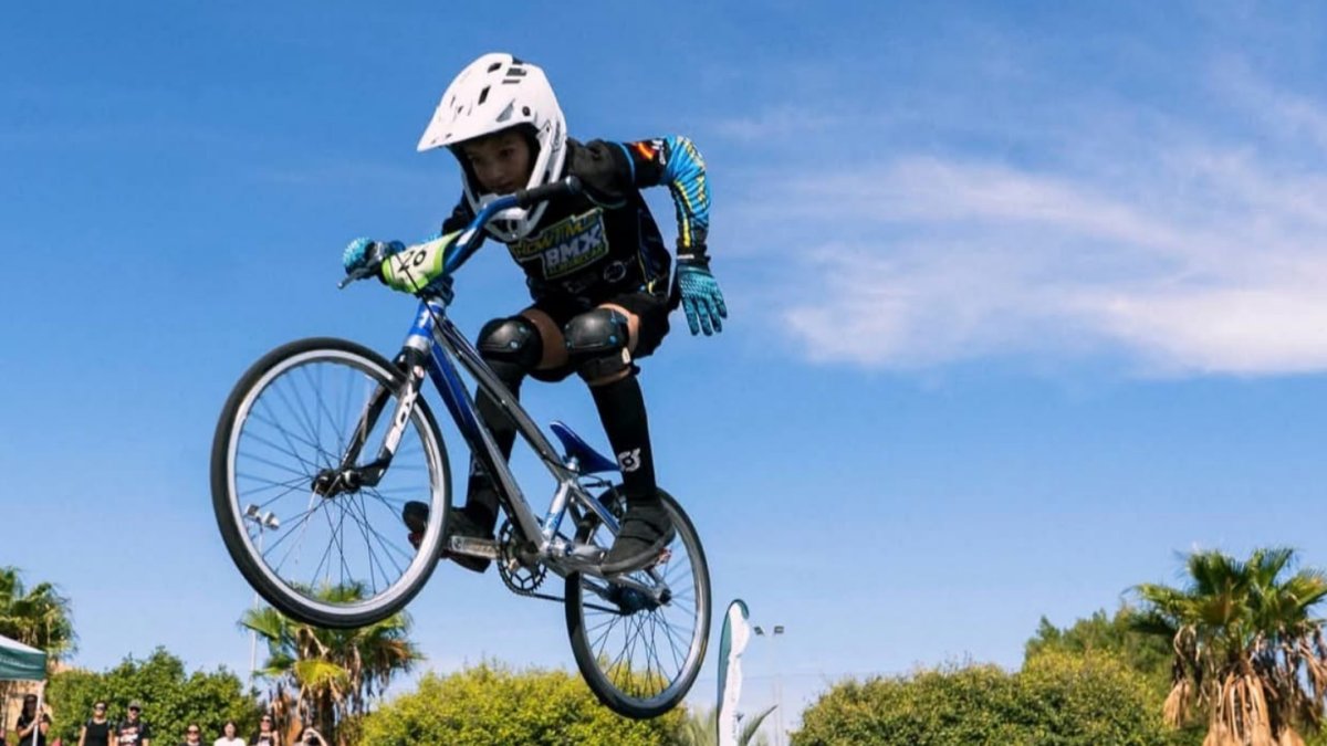 Hugo David volando con su bicicleta para seguir conquistando títulos a nivel de Andalucía.