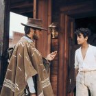 Clint Eastwood y Antonio Ruiz Escaño en un fotograma de \'La muerte tenía un precio\'.