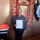 El alcalde de Garrucha, Pedro Zamora, con la denuncia.