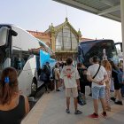 Las esperas ya se realizan en los andenes de la estación provisional de autobuses