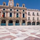 Vista de la Plaza Vieja hacia la zona de la fachada de las Casas Consistoriales
