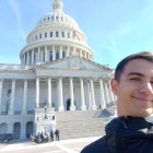 Félix Denk, la mejor nota de selectividad de Almería en 2024, visitando el Capitolio estadounidense.