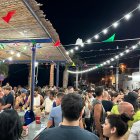 Imagen de la plaza principal de la Isleta del Moro, durante sus fiestas