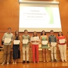 Los seis alumnos premiados posan en una foto de familia junto a la consejera de Educación, María del Carmen Castillo.
