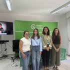 María del Mar Estévez, paciente oncológica; Celia García, 2ª Beca Postdoctoral de la Asociación; Magdalena Cantero, presidenta de la Asociación Española Contra el Cáncer en Almería; y Alba Esteban, 1ª Beca Postdoctoral de la Asociación.