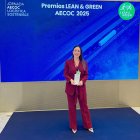 Cristina Cano recibiendo el premio.
