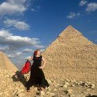 Ángela Alonso, bailadora y defensora de los animales, durante su reivindicación en Egipto.