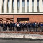 Autoridades y personalidades presentes durante la inauguración.