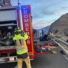 Bomberos rescatan a dos personas en la A-7.