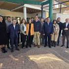Representantes del PSOE a las puertas del Hospital de Poniente.