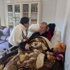 Dick y Gloria Patricia se despiden.