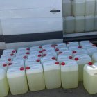 Algunas de las garrafas con gasolina interceptadas por la Policía Local de Viator en La Juaida.