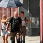 La actriz Sophie Turner, caracterizada como Lara Croft en la Plaza Pavía de Almería.
