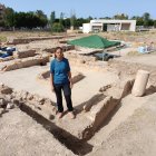Carmen Ana Pardo en la zona donde se están realizando nuevas excavaciones en el Yacimiento de Ciavieja.