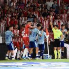 Momento en el que Thalys golpea a Izan en el descuento del partido contra el Málaga.