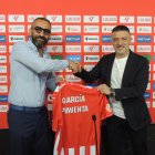 Mohamed El Assy presentando a García Pimienta.