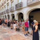 Colas kilométricas para conseguir un abanico de Feria