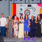 Foto de familia tras los premios entregados durante el acto 'Orgullo en Feria'.