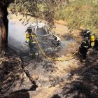Vehículo que ha aparecido calcinado en Abrucena minutos después del tiroteo.