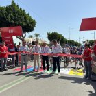 Corte de cinta por parte de las autoridades, previo al inicio de la duodécima etapa de La Vuelta Ciclista a España 2026 con salida desde Vera.