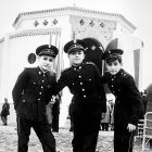 Juan Bisbal (a la derecha), junto a dos compañeros de la Banda Municipal, en la ermita de la Virgen del Mar. 1959.