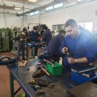 Estudiantes del curso de Mecatrónica industrial en el IES Sol de Portocarrero de Almería.