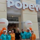 Imagen de la inauguración oficial de Popeyes en el Paseo de Almería.