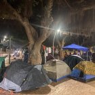 Acampada en el Paseo de Almería este domingo.