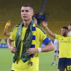 Cristiano Ronaldo con la bufanda de Arabia Saudí después de la victoria en la Champions de África este lunes.