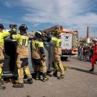 Actuación ante los escolares durante el simulacro de un accidente de tráfico en Adra.