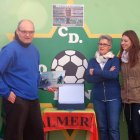 Valdivia con la viuda e hijos de Pepe Asensio.