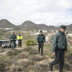 Agentes de la Guardia Civil en la zona en la que se busca al menor.