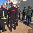Bomberos y Guardia Civil, esta mañana, en el dispositivo de búsqueda del niño.