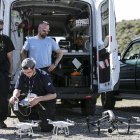 Drones preparados para sobrevolar la zona.