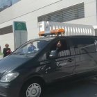 Salida del furgón de Tanatorio El Centro de Medicina Legal.