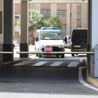 Furgones en la Comandancia de Almería