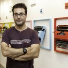 El artista organizador de la exposición, José Víctor Segura (Foto: Maki).