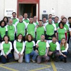 Trabajadores y directivos de Koppert España con la camiseta conmemorativa del 50 aniversario.