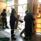 Bomberos han apuntalado el inmueble para evitar más daños.