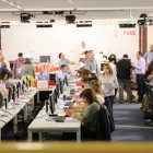 Recuento y verificación de avales en la sede de Ferraz.