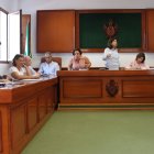 La alcaldesa se retira del Pleno tras expulsar al edil del PSOE Manuel Zamora durante una polémica sesión.