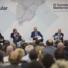 Mesa de diálogo formada por, de izquierda a derecha, José M. Bonmatí, Vicente Boluda, José Cano, José García Carrión e Ignacio Osborne.