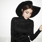 Anni B. Sweet en una foto promocional.