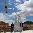 Inauguración de una rotonda objeto de investigación en una de las piezas.